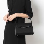 セパレートタイプのブラックフォーマルを探すのは大変